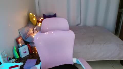 mily_milk_ online show from 03.02.25