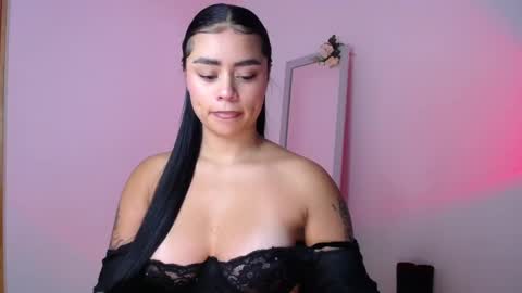 Snapshot of mily_ortiz chatting on 10.21.25 Mily Ortiz online show from 10.21.25