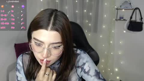 Snapshot of mily_thomson_b chatting on 03.12.25 Mily online show from 03.12.25