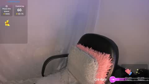 Snapshot of milysauria_ chatting on 01.18.25 Mily online show from 01.18.25