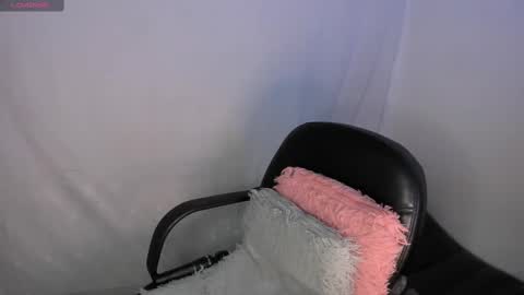Snapshot of milysauria_ chatting on 02.21.25 Mily online show from 02.21.25