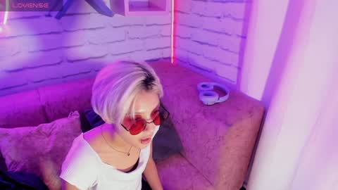 Minji online show from 01.11.25