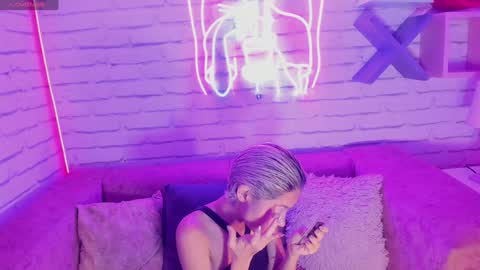 Minji online show from 01.31.25