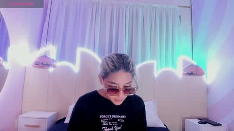 Minji online show from 02.02.25