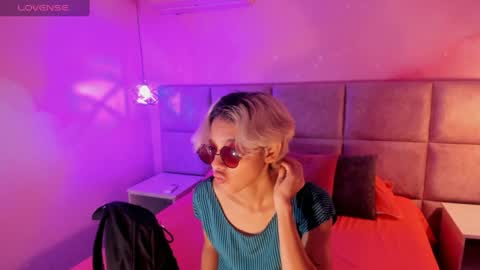 Minji online show from 02.07.25