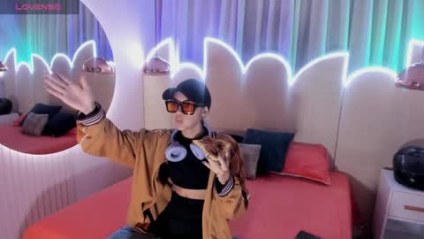 Minji online show from 02.11.25