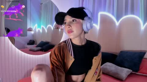 Minji online show from 02.11.25