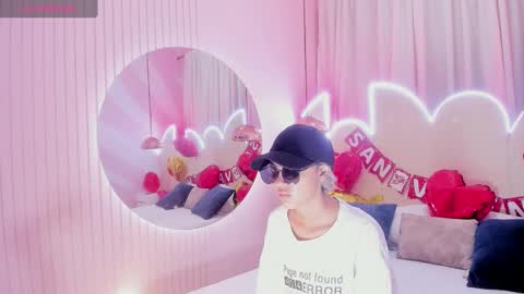 Minji online show from 02.15.25