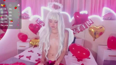 Minji online show from 02.15.25