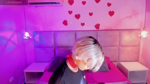 Minji online show from 02.25.25