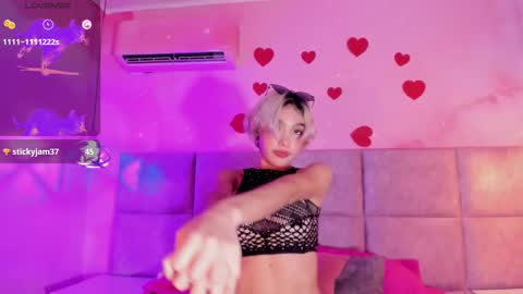 Minji online show from 02.26.25