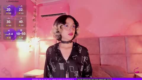 Minji online show from 10.03.25