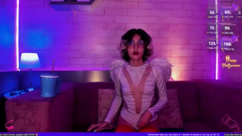 Minji online show from 10.31.25