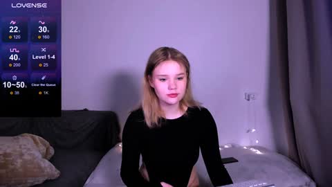 hi Im Mina  online show from 12.09.24