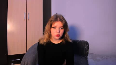 hi Im Mina  online show from 12.10.24