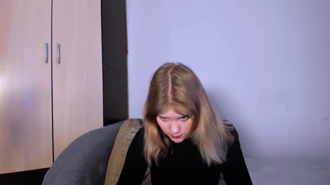 hi Im Mina  online show from 12.11.24