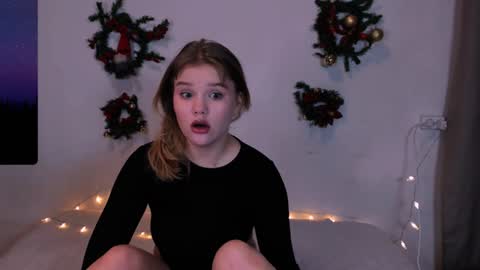 hi Im Mina  online show from 12.25.24