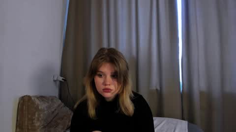 hi Im Mina  online show from 01.16.25