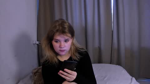 hi Im Mina  online show from 01.17.25