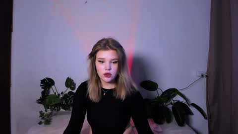 hi Im Mina  online show from 01.22.25