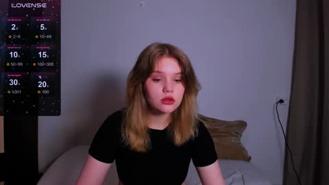 hi Im Mina  online show from 02.04.25