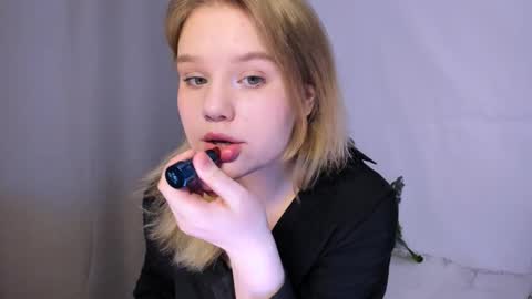 hi Im Mina  online show from 03.10.25