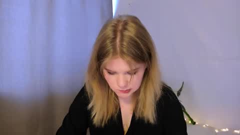 hi Im Mina  online show from 03.10.25