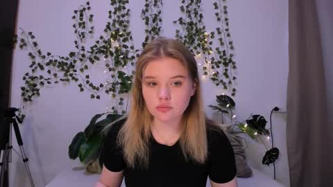 hi Im Mina  online show from 03.12.25