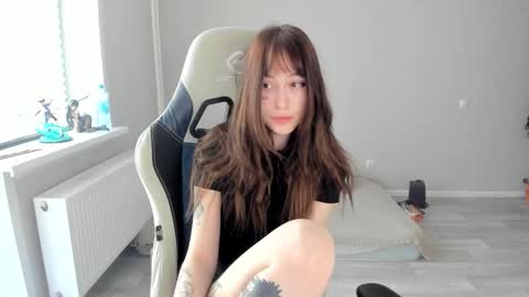 Snapshot of minadzukii chatting on 09.24.25 minadzukii online show from 09.24.25