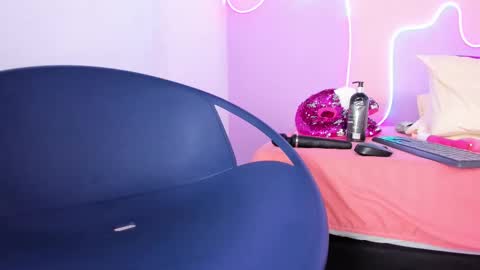 Snapshot of mingie_rouse chatting on 02.19.25 Mingie online show from 02.19.25