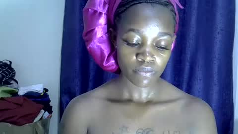 Snapshot of mini_charm chatting on 07.05.26 VERONICA MUTAMBI online show from 07.05.26