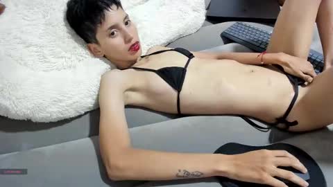 Snapshot of minilolyi chatting on 10.18.25 Loly online show from 10.18.25