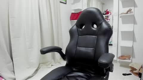 Snapshot of minilolyi chatting on 11.06.25 Loly online show from 11.06.25