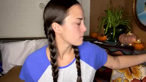 minimaggie online show from 10.18.25