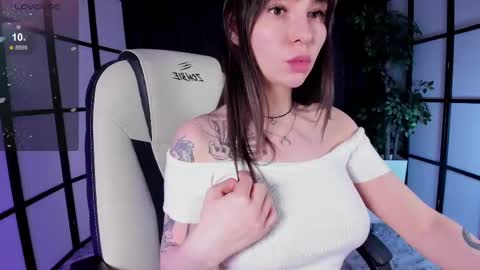 Snapshot of mintrose chatting on 02.12.25 Rosie online show from 02.12.25
