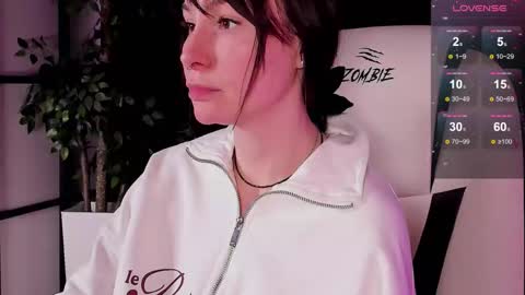 Snapshot of mintrose chatting on 03.10.25 Rosie online show from 03.10.25