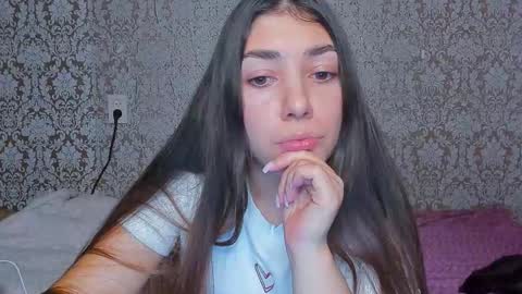 Snapshot of mira_bloempje chatting on 12.04.25 Mira online show from 12.04.25