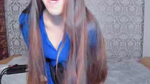 Snapshot of mira_bloempje chatting on 01.05.26 Mira online show from 01.05.26