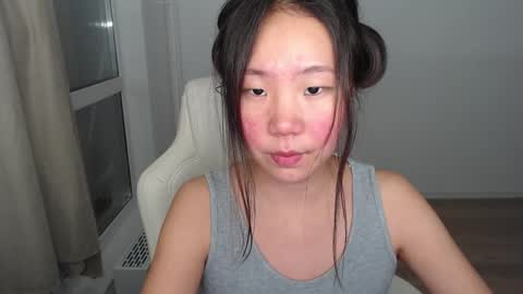 Snapshot of mira_g chatting on 02.21.25 mira_g online show from 02.21.25