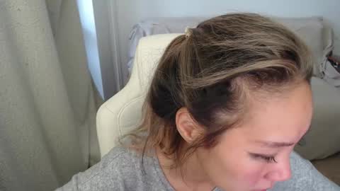 Snapshot of mira_g chatting on 09.16.25 mira_g online show from 09.16.25