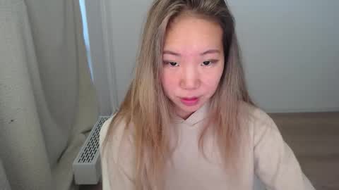 Snapshot of mira_g chatting on 10.02.25 mira_g online show from 10.02.25