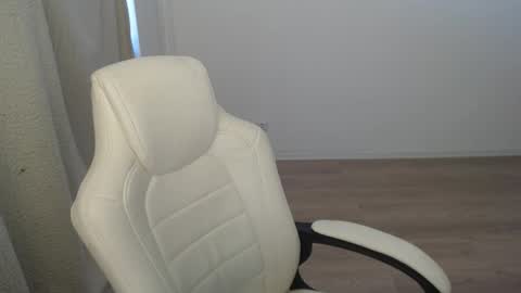 Snapshot of mira_g chatting on 10.03.25 mira_g online show from 10.03.25