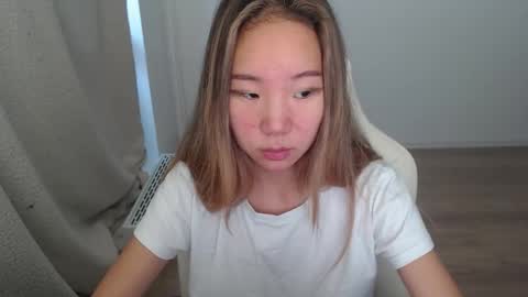 Snapshot of mira_g chatting on 10.13.25 mira_g online show from 10.13.25