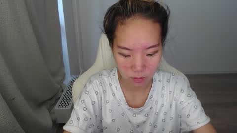 Snapshot of mira_g chatting on 10.15.25 mira_g online show from 10.15.25