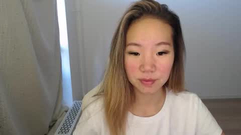 Snapshot of mira_g chatting on 10.17.25 mira_g online show from 10.17.25