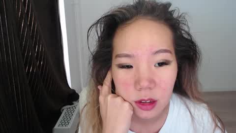 Snapshot of mira_g chatting on 10.22.25 mira_g online show from 10.22.25