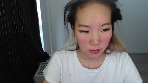 Snapshot of mira_g chatting on 10.23.25 mira_g online show from 10.23.25