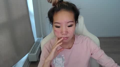 Snapshot of mira_g chatting on 10.27.25 mira_g online show from 10.27.25