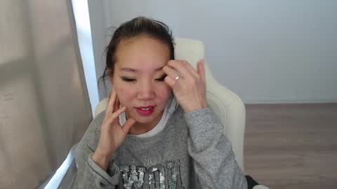 Snapshot of mira_g chatting on 10.31.25 mira_g online show from 10.31.25