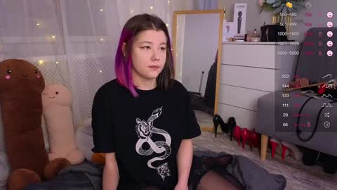 Snapshot of mirafalls chatting on 02.07.25 Mira online show from 02.07.25